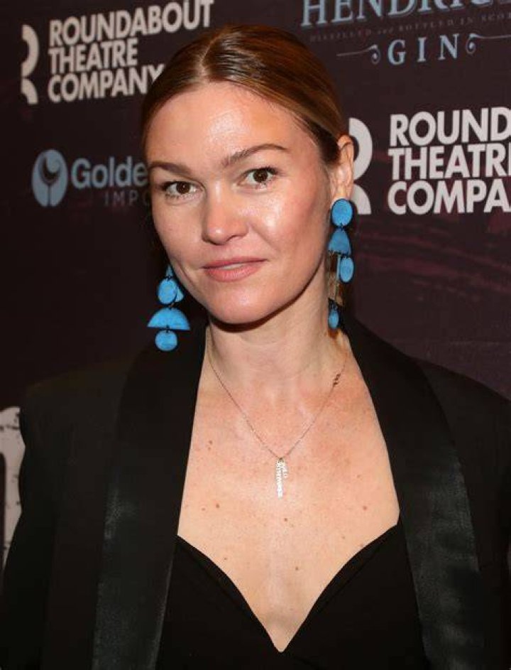 
Julia Stiles Health Update: Does The Lake Cast Have An Illness? 