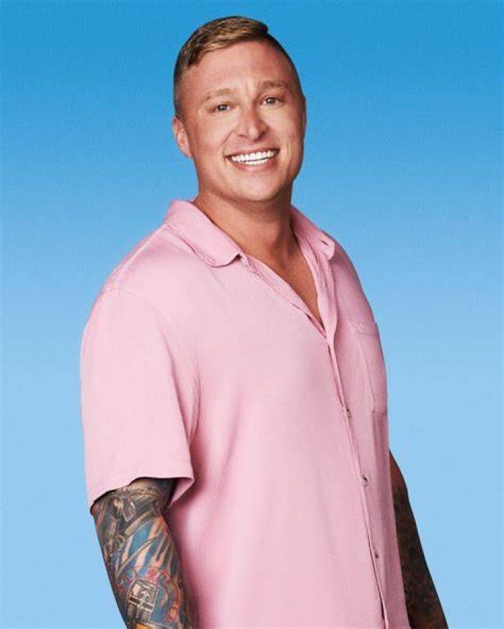 
Meet Jade Croft, Ben Salmon, and his ex Kellie Ross from Ex on the Beach Couples 2023 