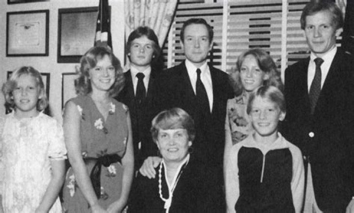 
Senator Orrin Hatch Had A Large Family With 6 Kids As Family Mourns The Passing Of Politician Icon 