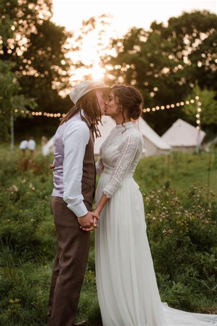 Who Is Singer JP Cooper Wife? Married Life